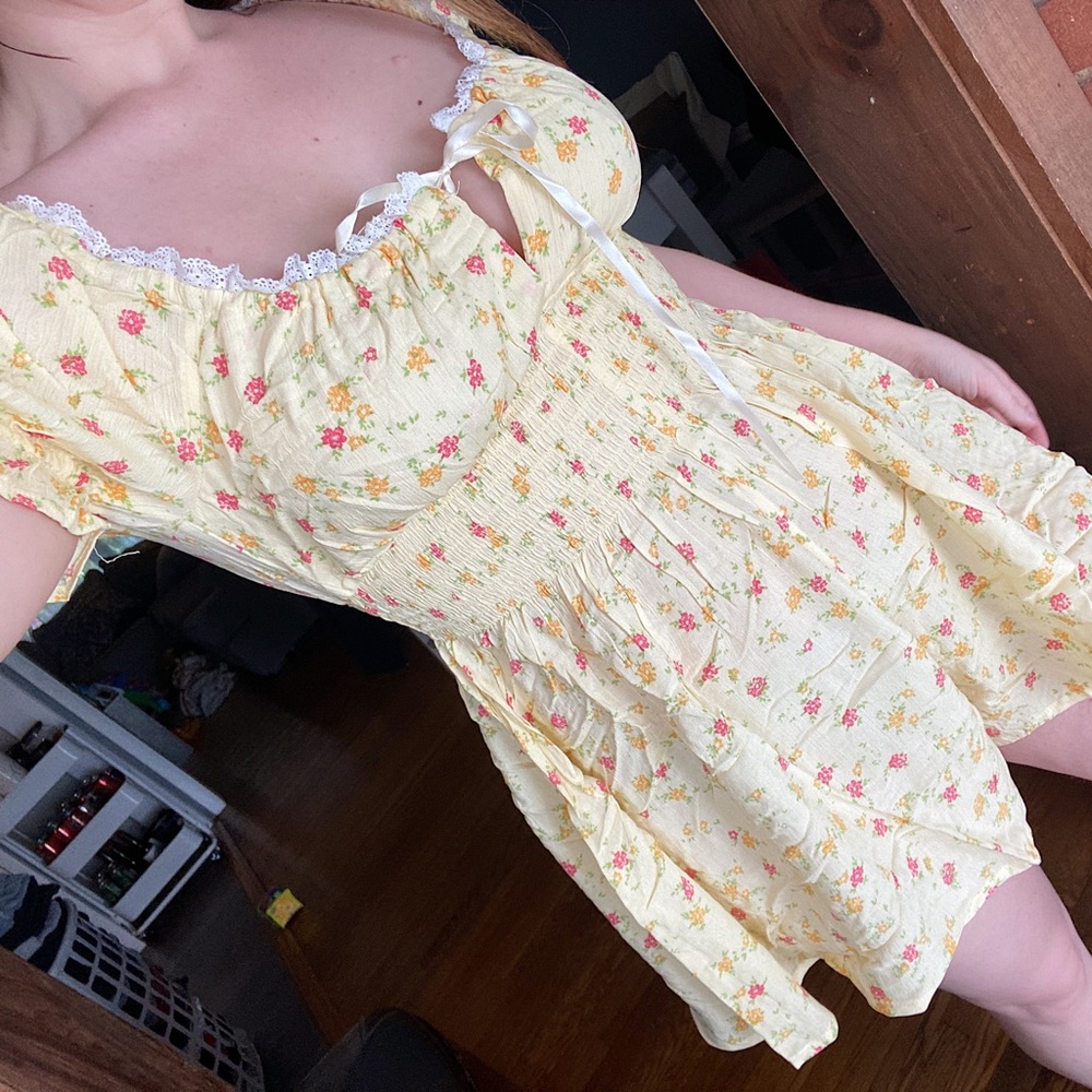 🌸Pale Yellow Floral Romper🌸
